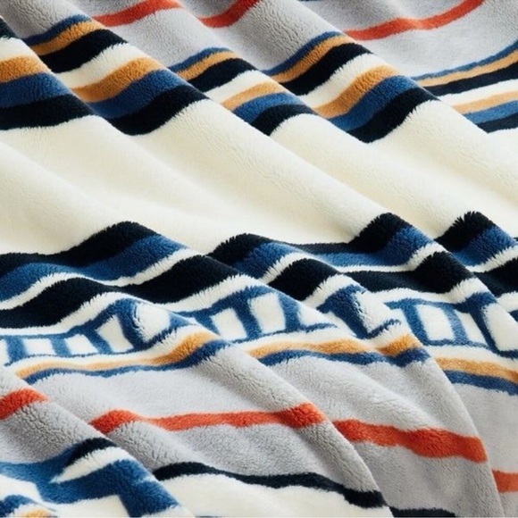 Pendleton Plush Throw Blanket 50X70 - Picture 3 of 5